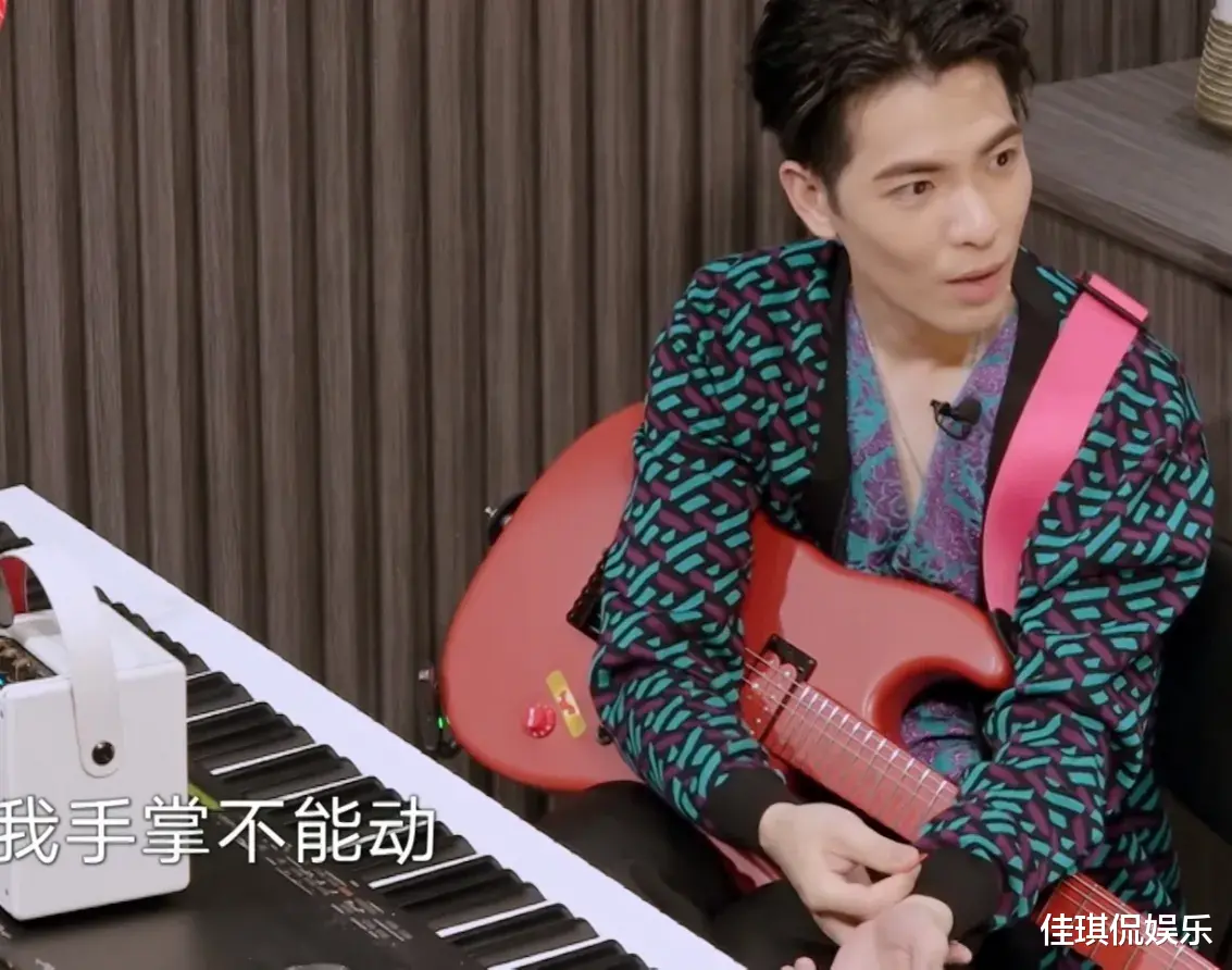 吉他|萧敬腾对张淇说：我毫不夸张地跟你讲，我弹吉他弹到手掌不能动，弹到手开刀