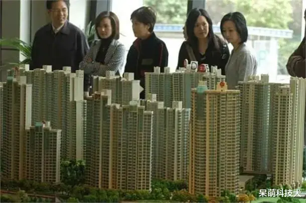 房价|房地产行业都成这样了，为何还有人落井下石？