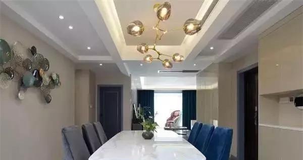 参观小姑的新房,以为是大理石做的电视墙,原来成本不到300R!