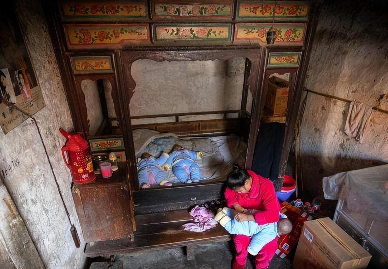 03年内蒙孝子为父迁坟,墓中惊现无名尸骨,调查牵出桩生父杀子案
