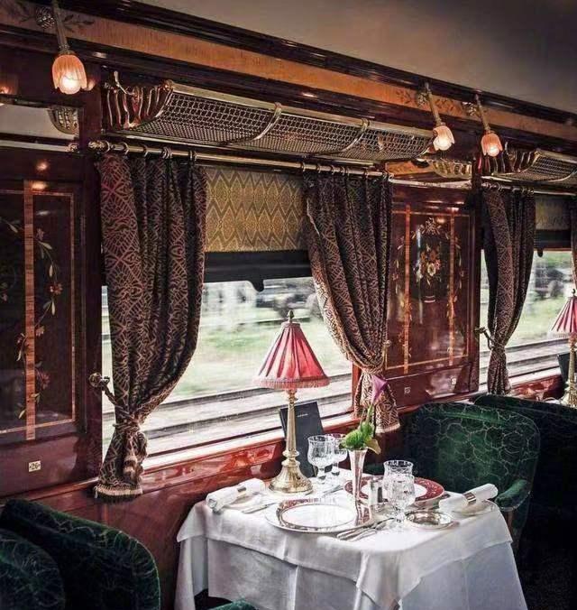 山城|我国的“最贵的火车”,车票价格比飞机票都高,豪华程度可想而知