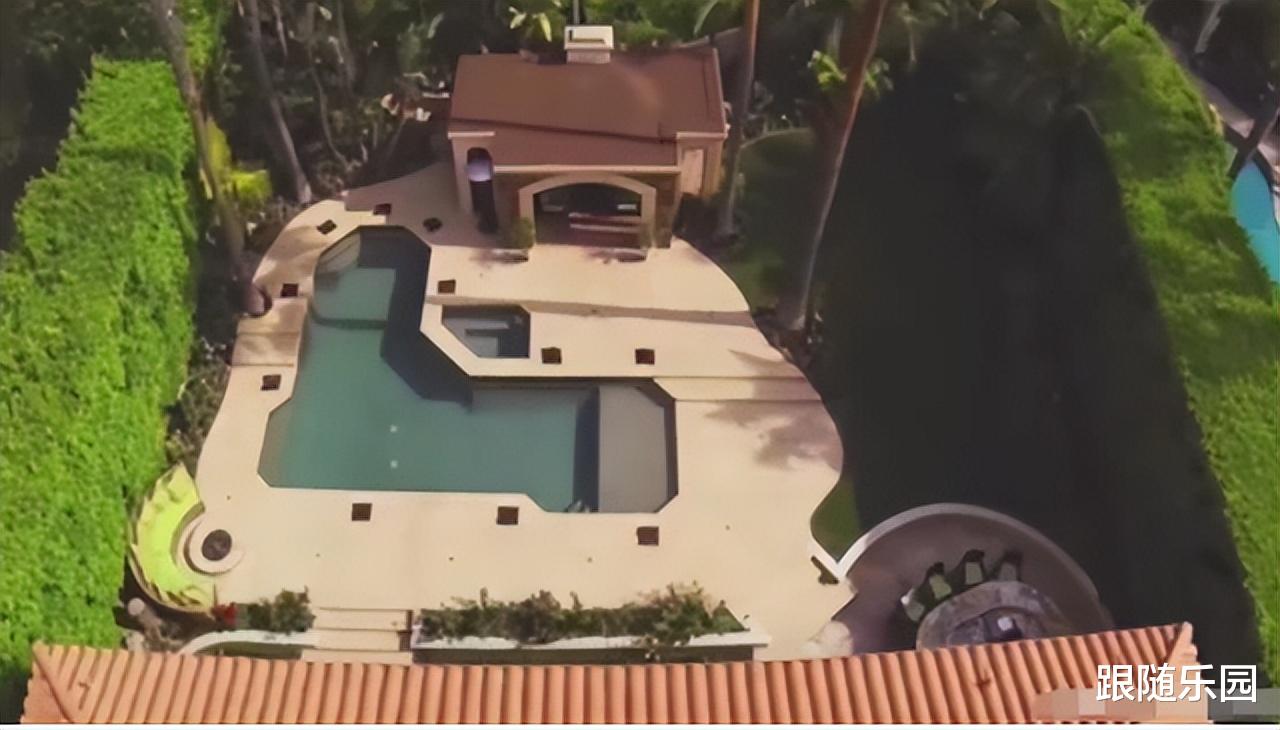 走进董卿在美国的豪宅，10个卫生间、私人游泳池，真叫一个豪华！