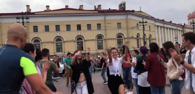 王菲|王菲昔日采访片段引热议,直言喜欢纽约被指崇洋媚外