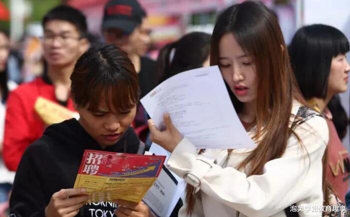 消费金融|公司总在快下班时开会，00后毕业生到点就走，拒绝职场“双标”