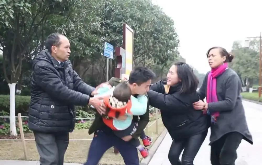 孩子转眼就消失不见了?这些新型拐骗方法要了解!家长一定要防备