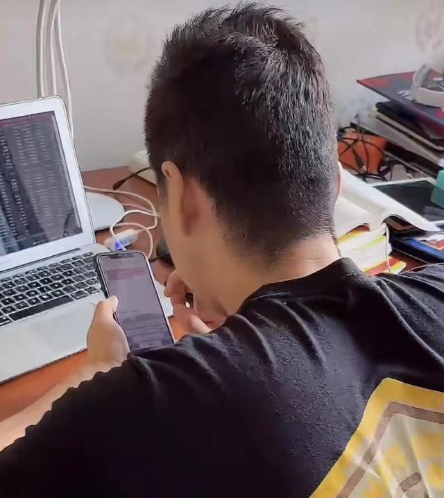 上海一家八口都不出去上班,每天除了带娃就是吃,网友称:家里有矿