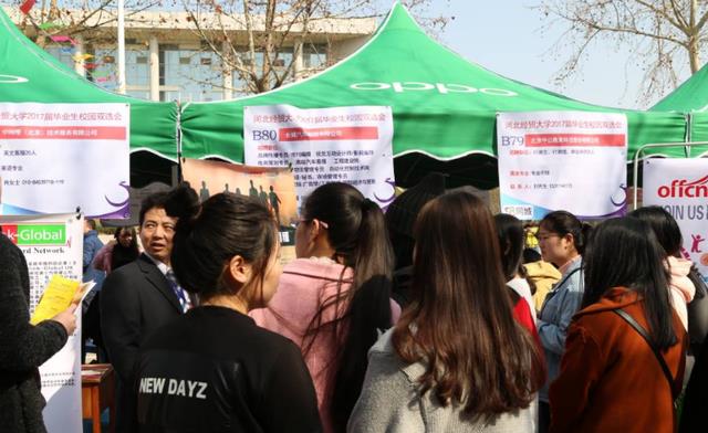 高校|为啥说2023年毕业生处境更难?人多是一方面,主要和这一政策有关