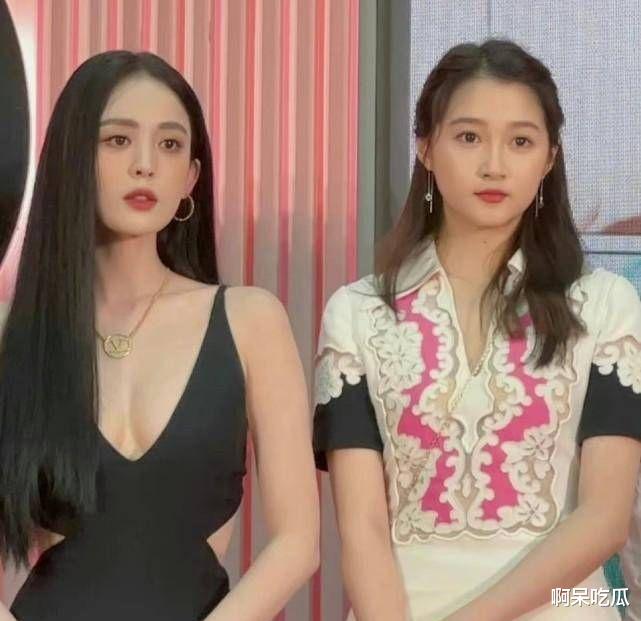 关晓彤|关晓彤丑衣服真多，老气肥胖暴露缺陷，反其道收获人气？