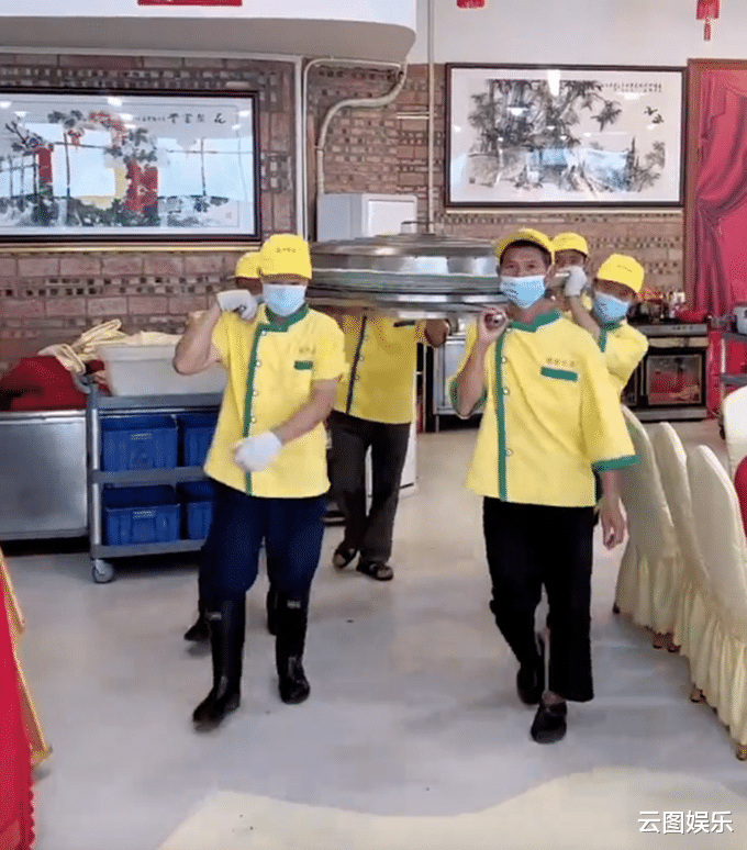 黎瑞恩|一众港星内地吃海鲜，盘子太大要6个人抬，大家围观拍照惊呼连连