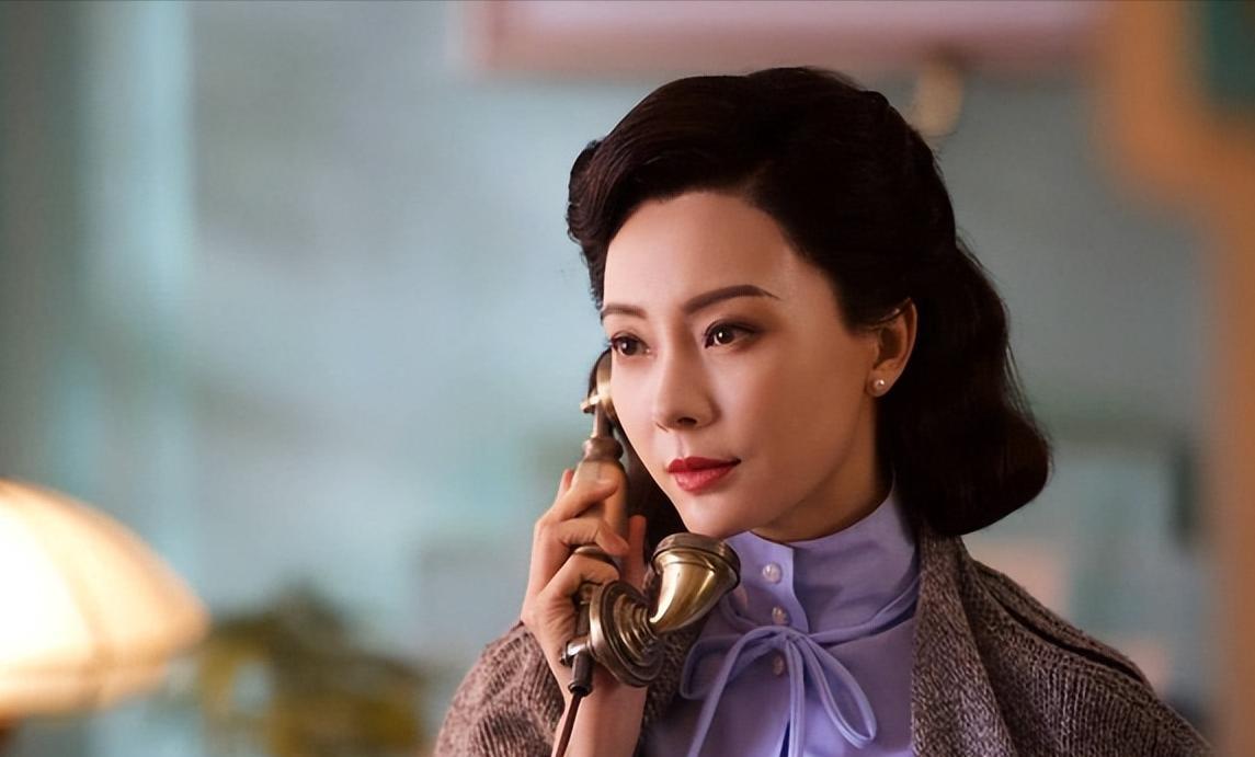 一进门就当后妈，富豪丈夫多次被曝婚外情，结婚14年陈数图什么？