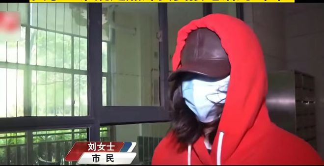 女子连续给一星期差评,骑手上门堵他,女子怒骂:谁规定点外卖要接电话