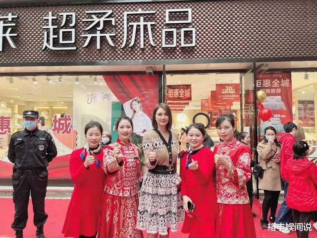 洪欣|洪欣频繁现身商演捞金遭嘲笑！出场费被曝60万，一身名牌十分抢镜