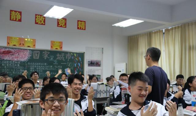 发型 中学生“发型标准”出炉,男生平头更阳光了,女生吐槽:太难看了