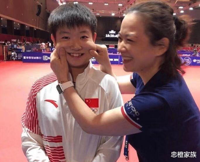 孙颖莎|孙颖莎成国乒劳模？卖力更要有成绩，还差一个冠军将成历史第三