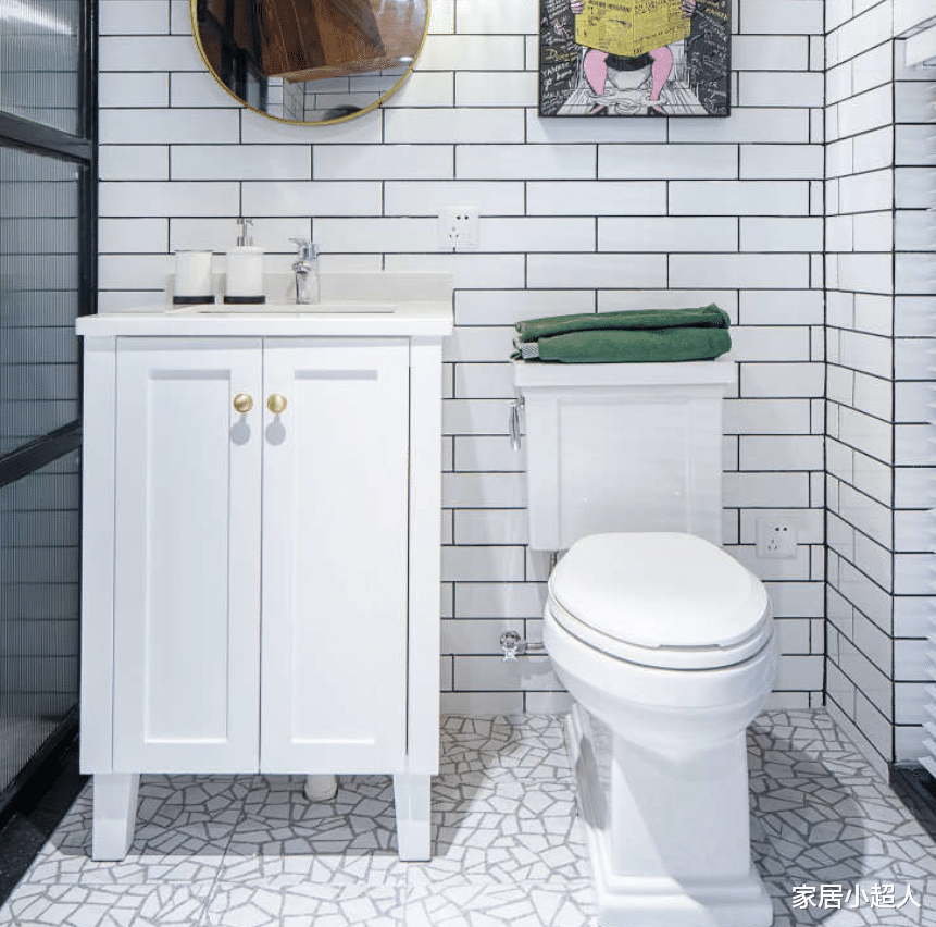 18平老房子借用公共区域，拥有超大卧室，二层还有小影院