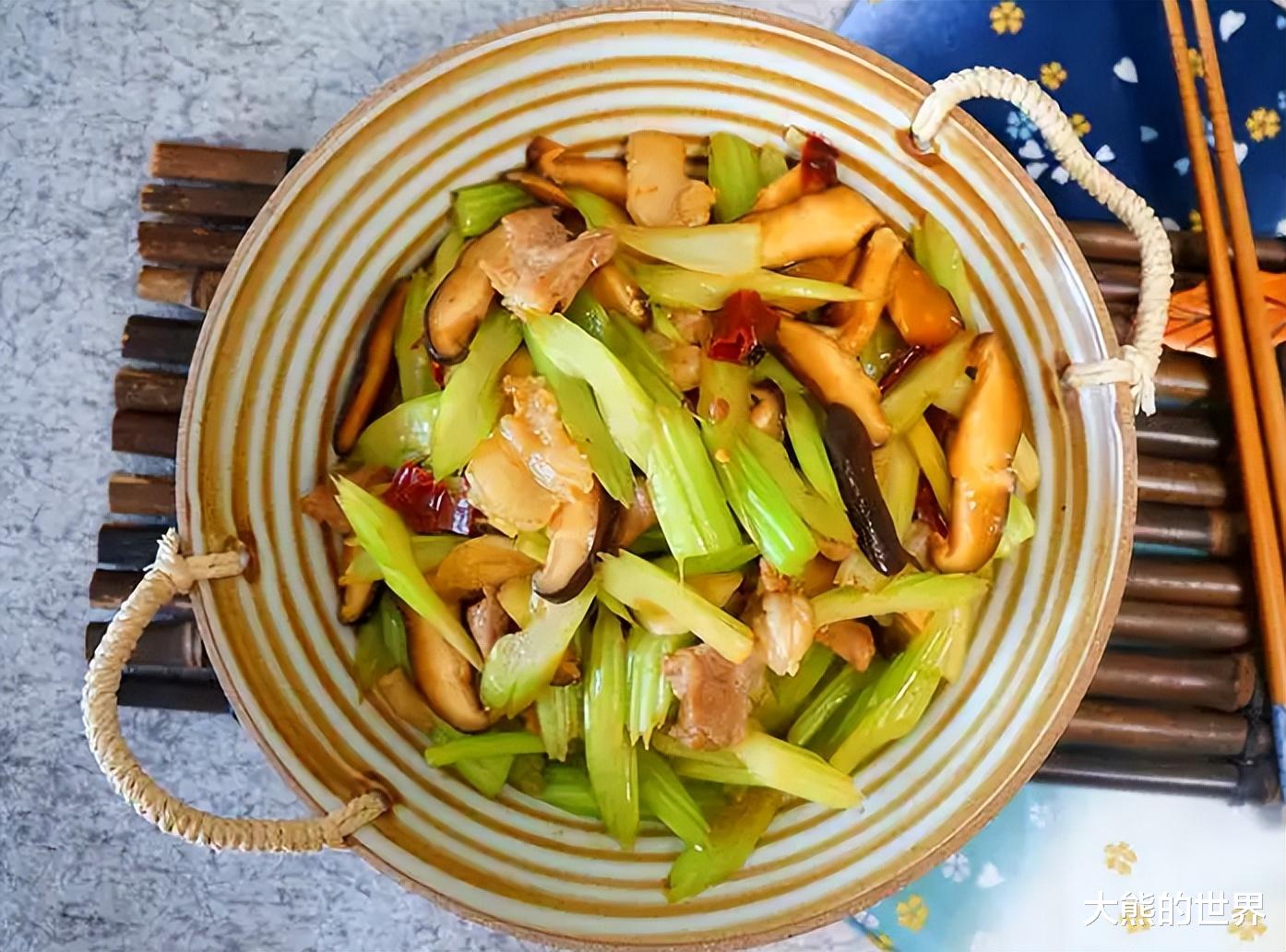 中老年人补钙,别只会喝骨汤!建议常吃4种食物,身子骨更硬朗