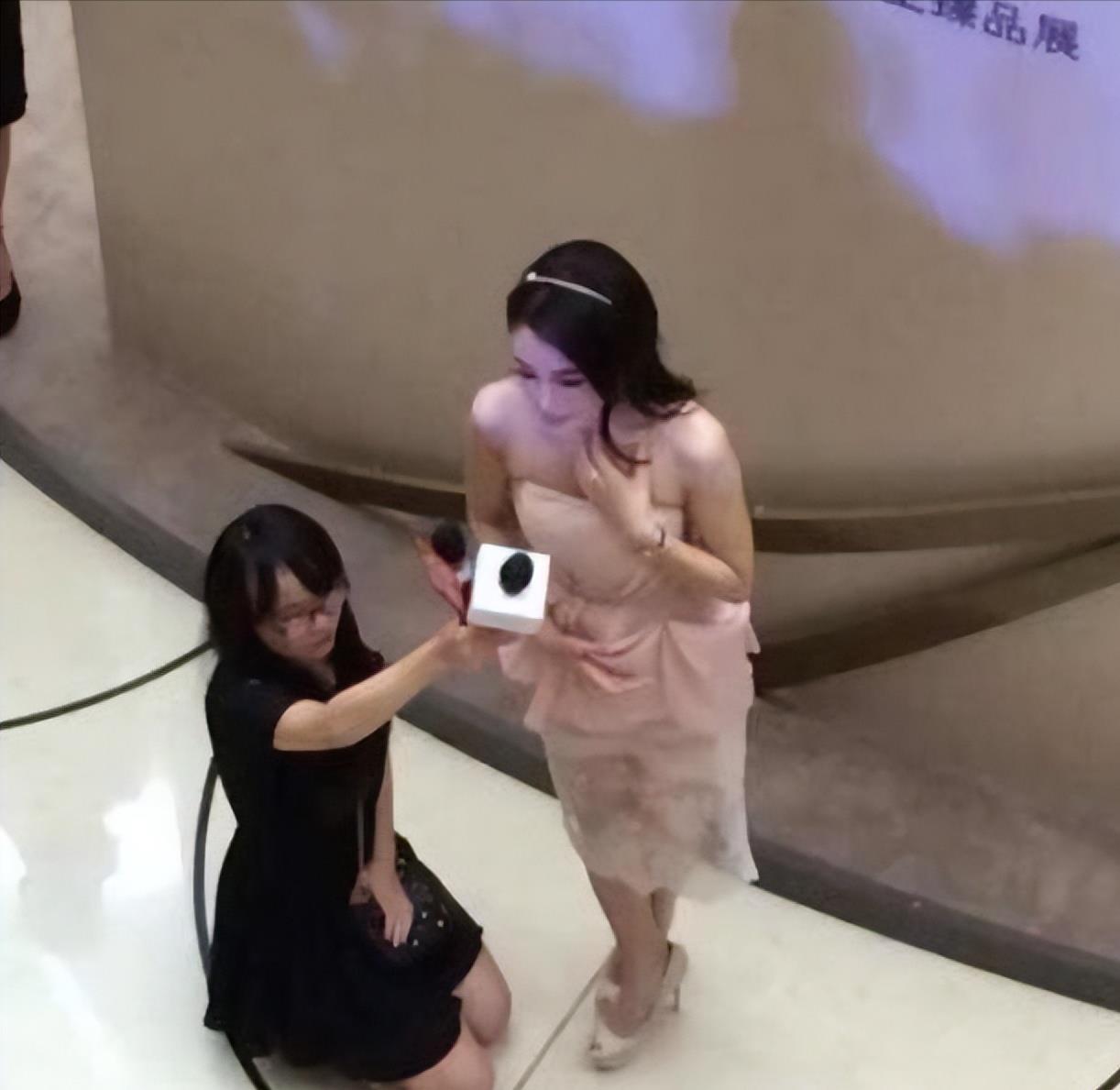 李若彤|刘德华私下有多是怎么样的,3点起来做早饭,自己扫地