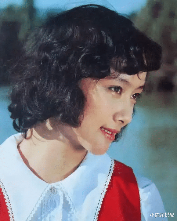 黄梅莹 72岁自然老去的黄梅莹,穿着简约却大方,到老都优雅气质