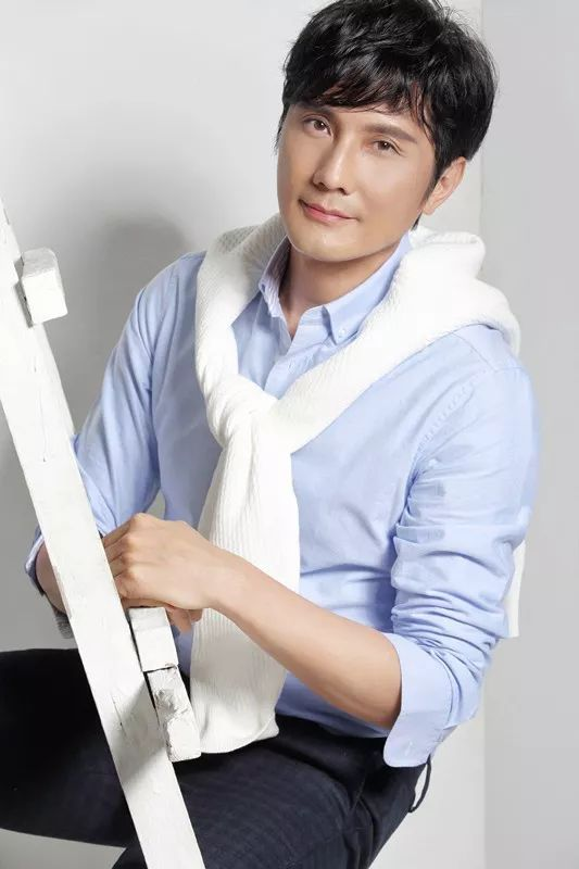 包小柏|包小柏：妻子是圈外人，53岁痛失爱女，守灵那天与哥哥抱头痛哭