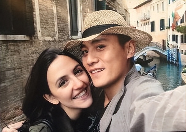 刘烨|刘烨吃黄瓜坚持不削皮,妻子看不惯后的沟通方式给人上了一课!