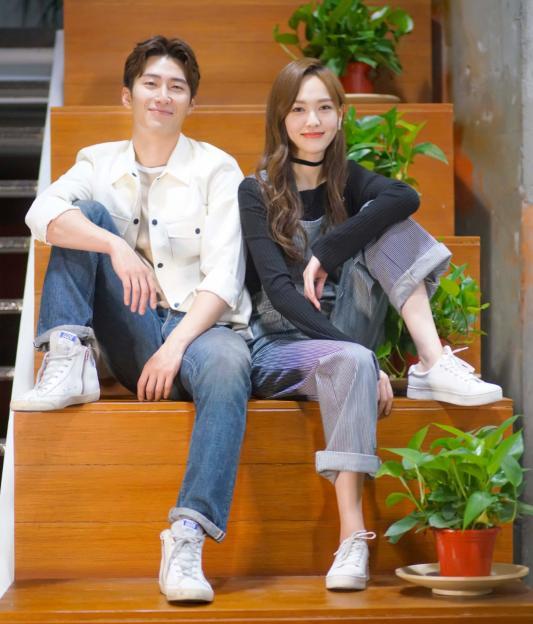 窦骁|窦骁发文为女友庆生,称呼对方磨人的小妖精,评论区却非常不理智