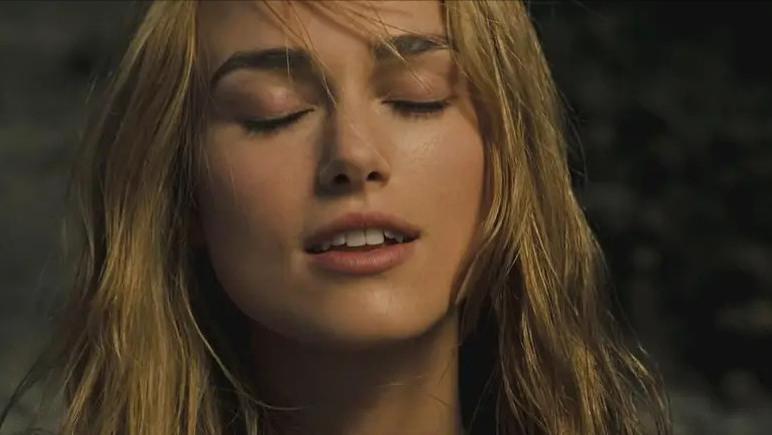 加勒比海盗|电影《加勒比海盗1》中的凯拉奈莉特才十八岁