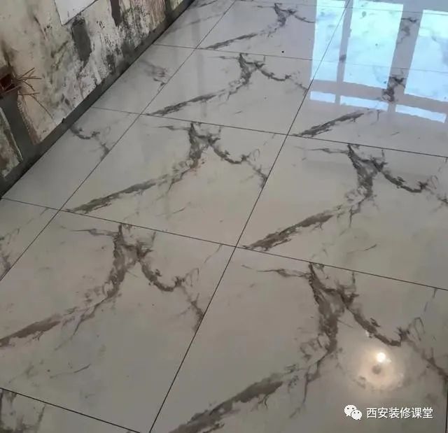 客厅瓷砖翻车,引以为戒