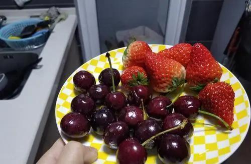 气到吐血!宁波女子请同事来家吃火锅,却遭低情商同事的无情奚落
