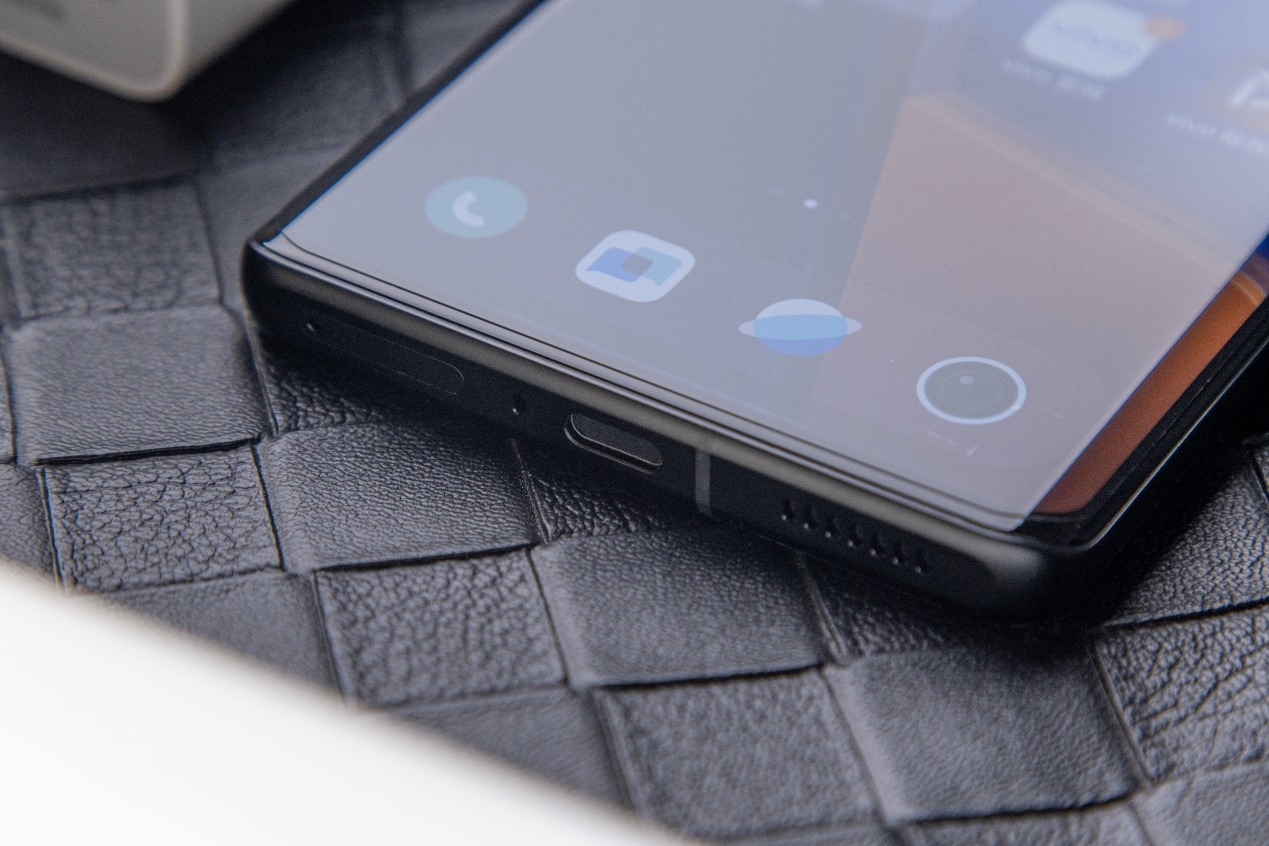 传感器|200W超快闪充舍我其谁?iQOO 10 Pro深度测评