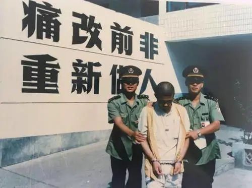 “东北二王”犯罪之路:逃窜7个月打死9人,抽调3万军警将其击毙