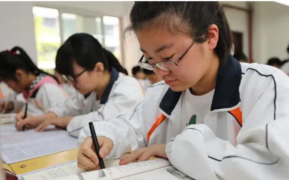 求职|去国外镀金，在国内好找工作？时代变了，留学回来的人不吃香了