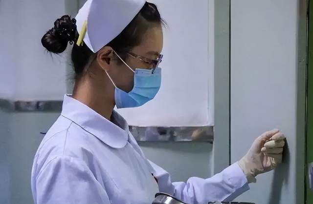 纪实:女护士未穿内衫值班,被病人拖入厕所用强,配合后反被掐死