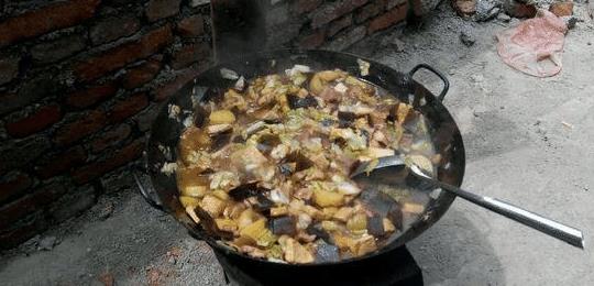 别墅|败给了并非善茬的邻居, 别墅硬被逼成普通民房, 惹不起就只能躲