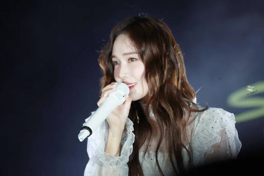 郑秀妍|郑秀妍要参加《浪姐3》?曾是插足阿娇恋情,为躲狗仔狼狈逃跑摔进垃圾堆!