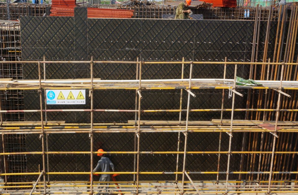 剪力墙模板无需开孔施工！新型工艺技术！值得学习！