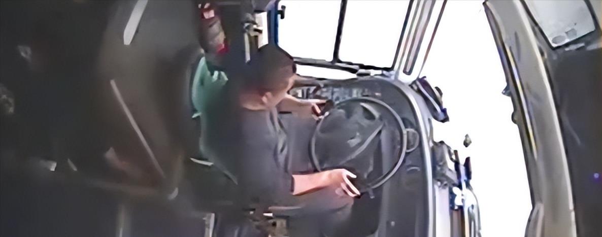 2014年,缙云神秘男子半道上车,对司机露出诡异笑容让人毛骨悚然