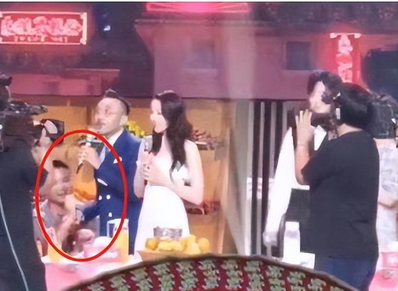 明星|遇偷拍狂、被私生饭扑倒、强吻，这些女明星也难逃魔爪