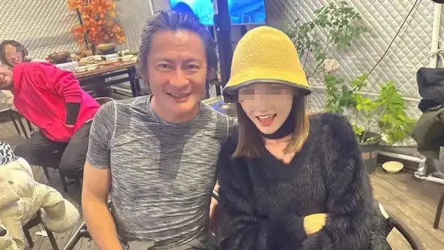 “酒蒙子”景岗山又喝酒了，曾经红透半边天，如何打烂一手好牌？