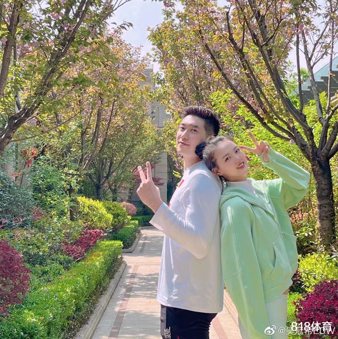 张常宁|齁甜! 吴冠希晒与美丽妻子张常宁出游踏青: 你是人间四月天!