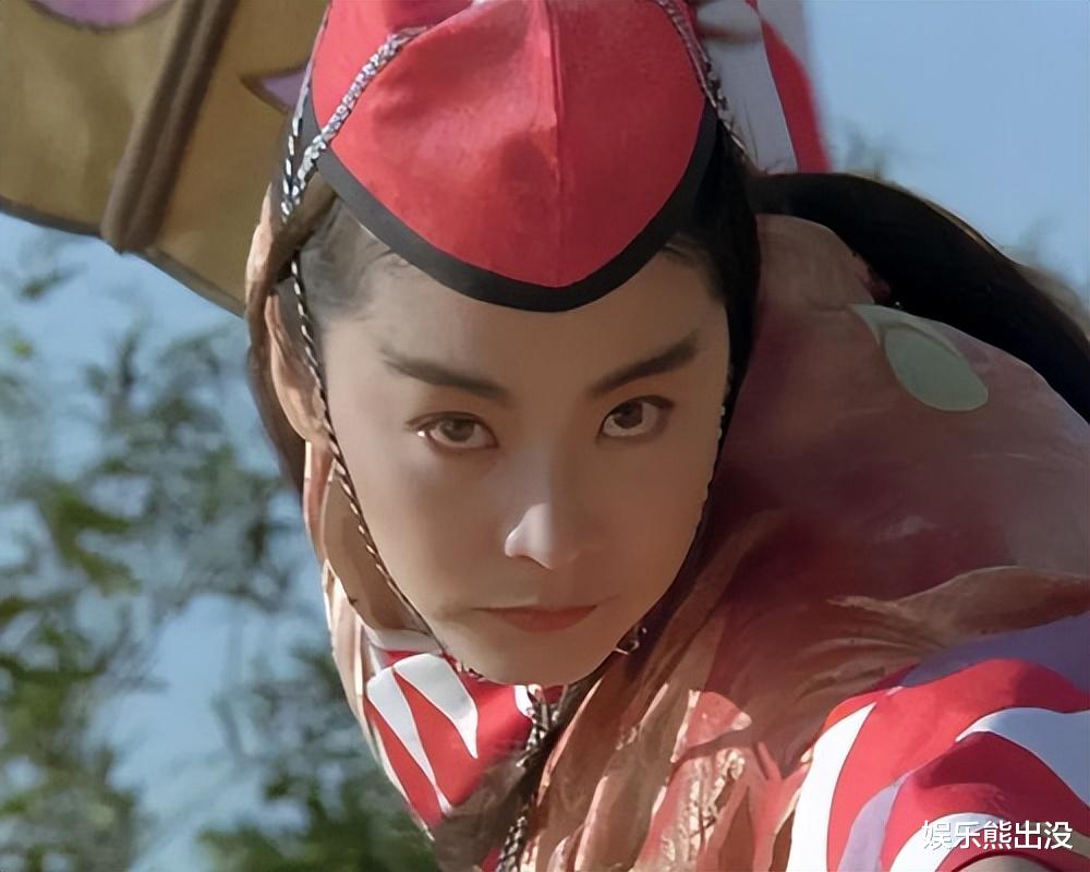 杨超越|杨超越来了，也止不住情景喜剧的颓势，原地踏步了29年！