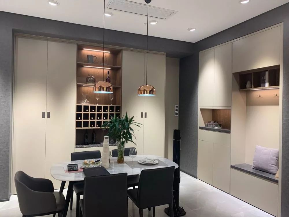 嫌弃极简风冷淡？看了这两个案例60后、90后都喜欢！你还嫌弃吗？