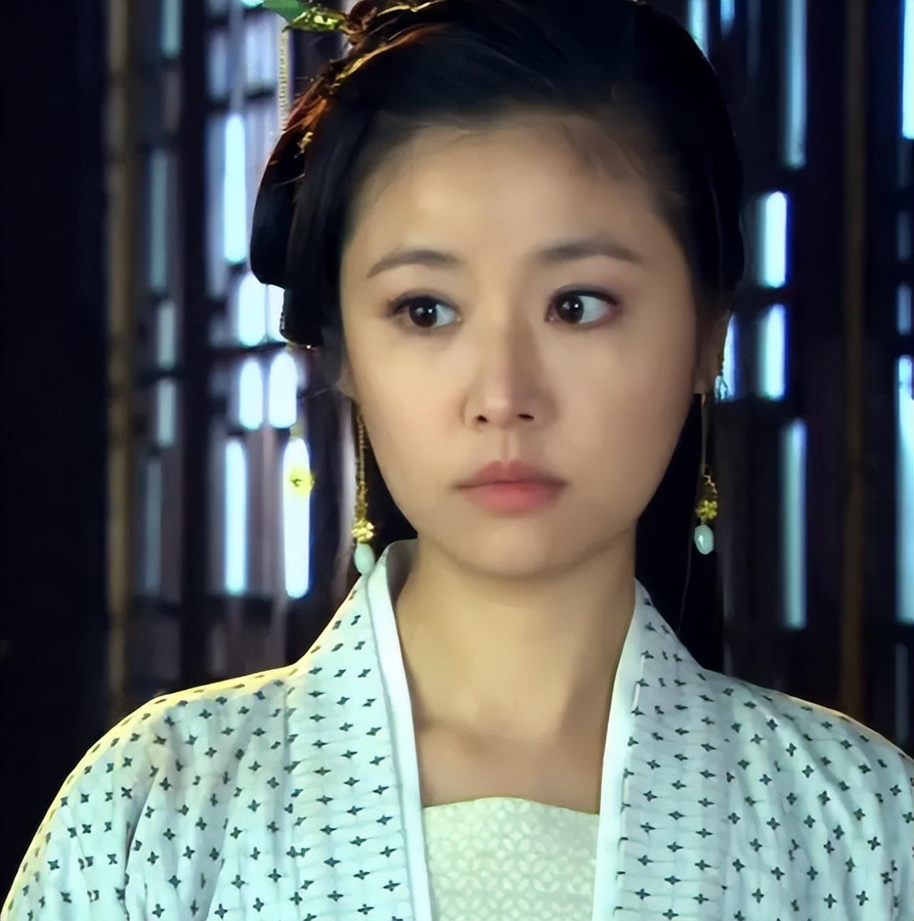 章子怡|这7位女星别再“强行扮嫩”了，脸上褶子藏不住，61岁还在演少女