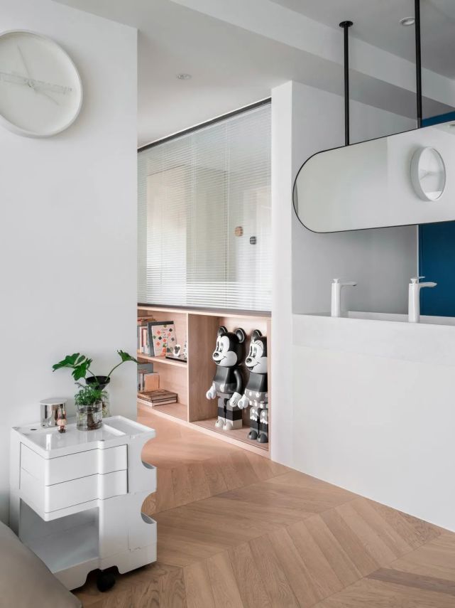 73㎡简约风小户型，不规则阳台规划为餐厅，明净的空间感！