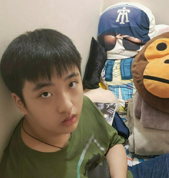 吴镇宇|吴镇宇14岁儿子费曼确诊新冠,停课在家连续多天吃粥