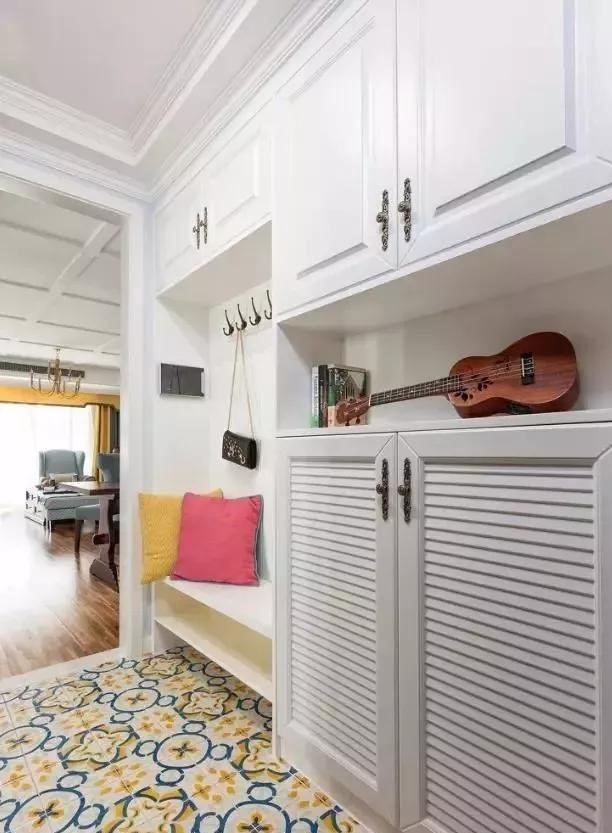 进门只放个成品鞋柜,浪费又难看,这样装一个柜子超好用