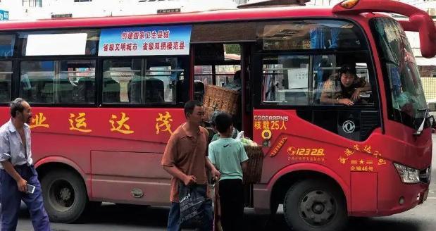 农村客运车风光不再,为什么现在没什么人坐了?原因挺现实
