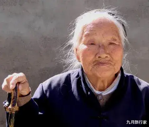 85岁老太太:走到生命尽头,才懂父母和儿女不过是一场无情的交易