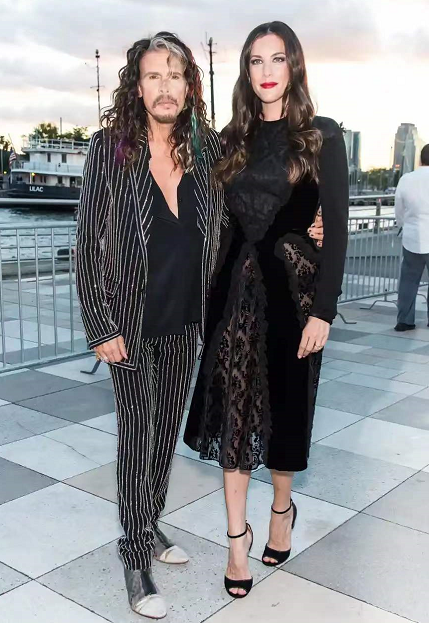 史蒂芬|风流母亲出轨生下私生女 11岁与生父相认 长大后成绝美“精灵公主”