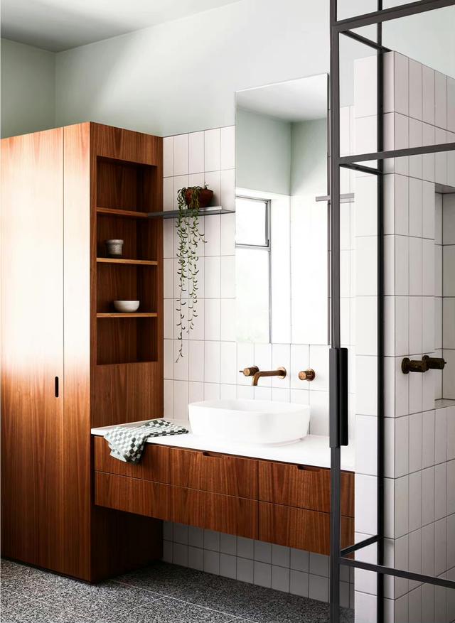 每一平都很美,量身定制的宽敞住宅,胡桃木定制家具展现气质