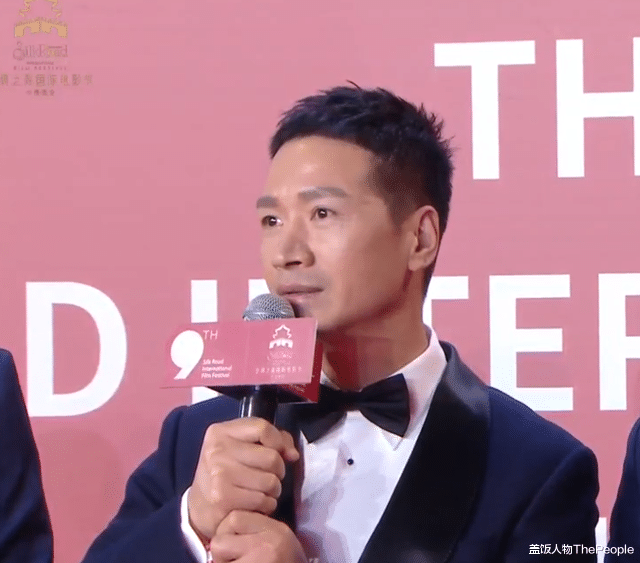 洪欣|又见红毯!袁姗姗现“发光眼屎”,富大龙罕露面,洪欣夫妇秀恩爱!